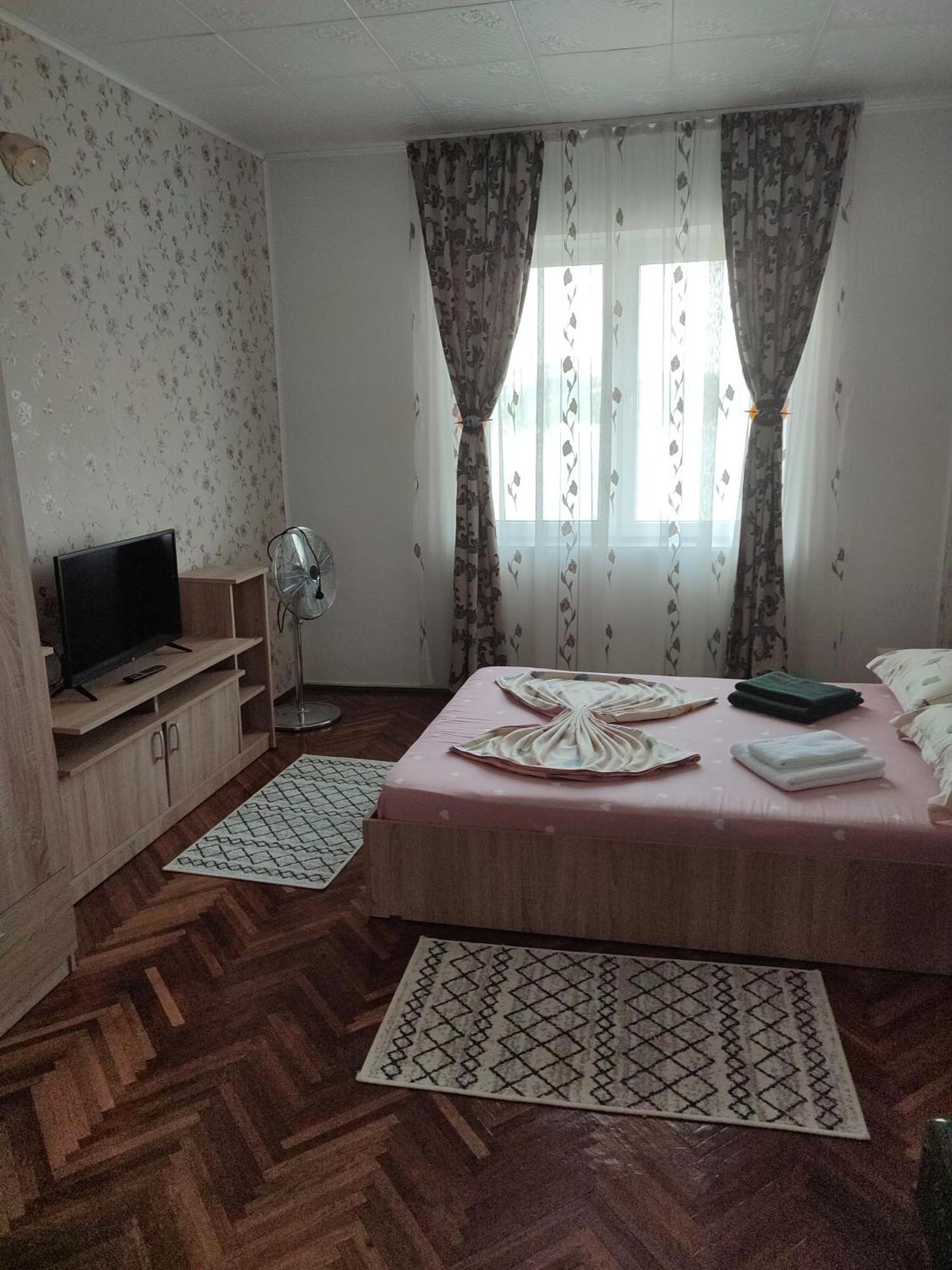 Hotel Casa Rebeca Orşova Esterno foto